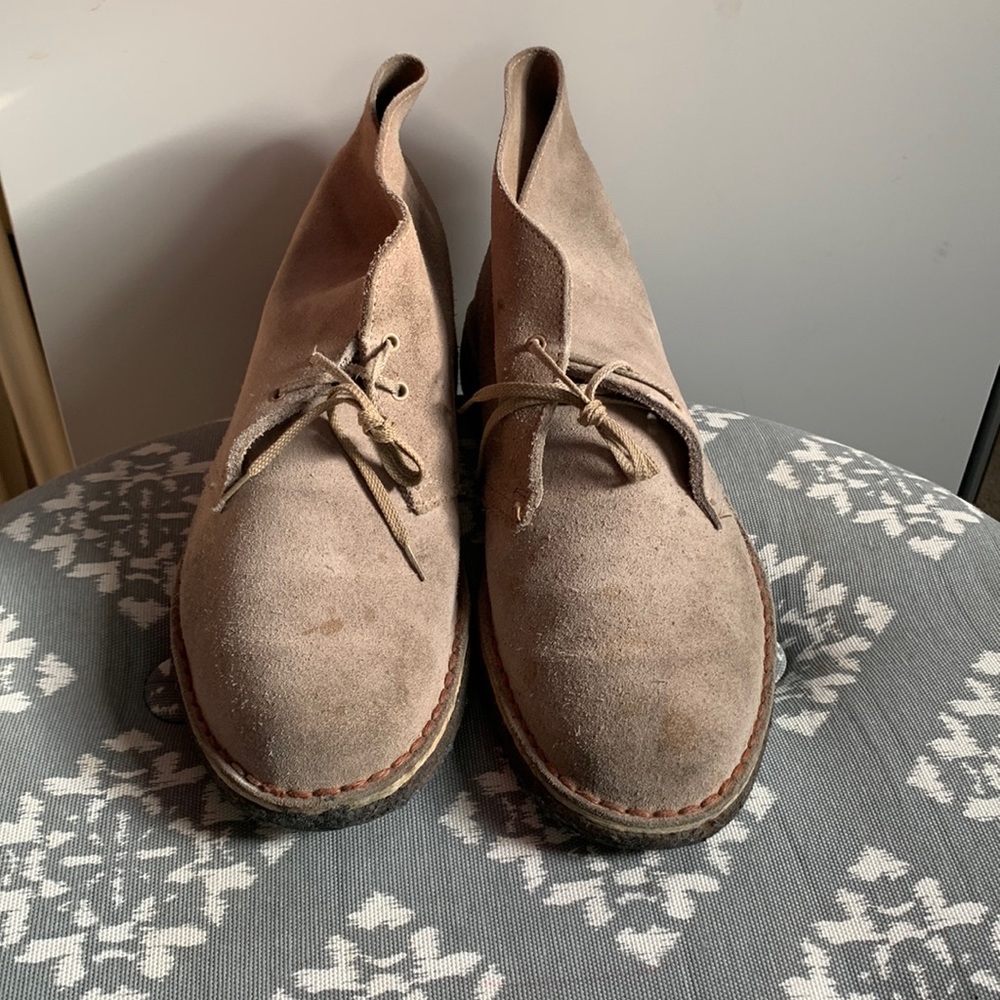 Clarks Desert Boots Tan Size 10.